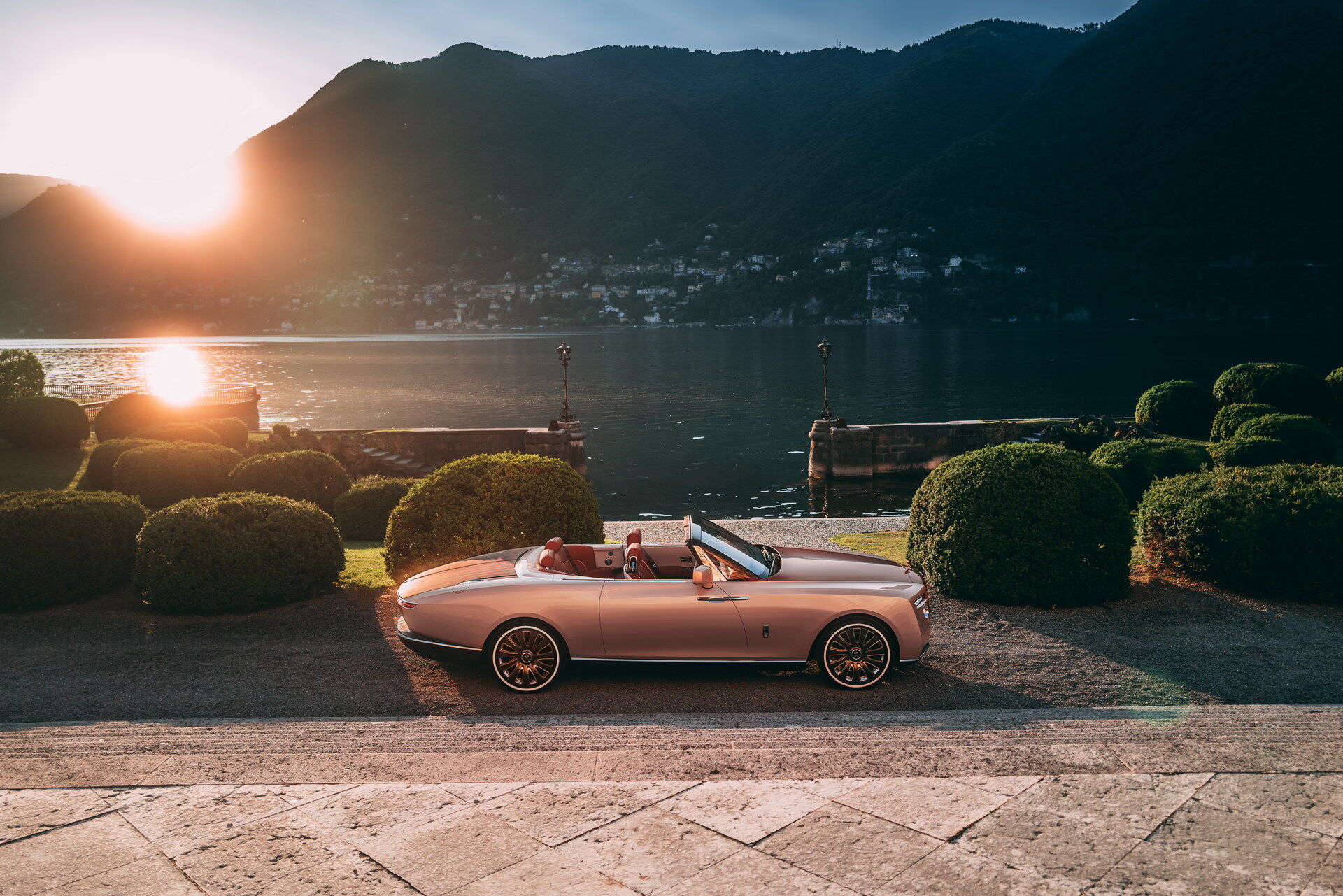 Rolls-Royce привезла на Конкурс автомобільної краси Concorso d'Eleganza Villa d'Este другий примірник кабріолету Boat Tail.