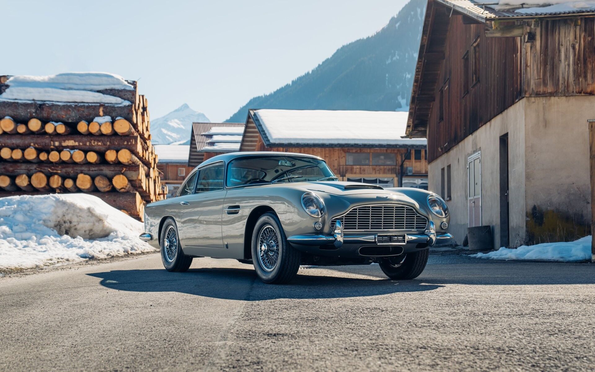 Aston Martin DB5 был приобретен Шоном Коннери в 1964 году и все это время находился в его коллекции