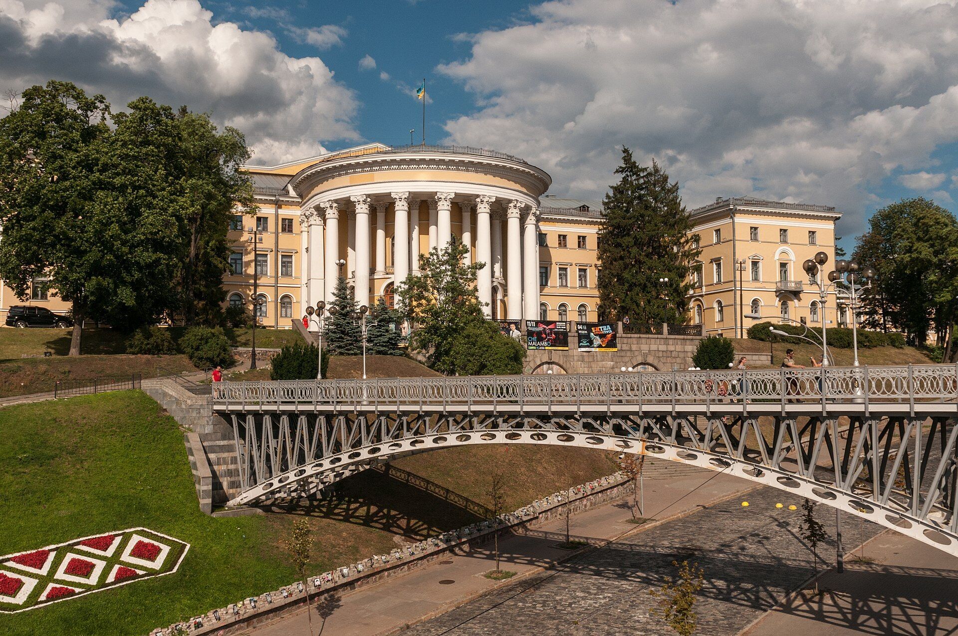 Жовтневий палац.