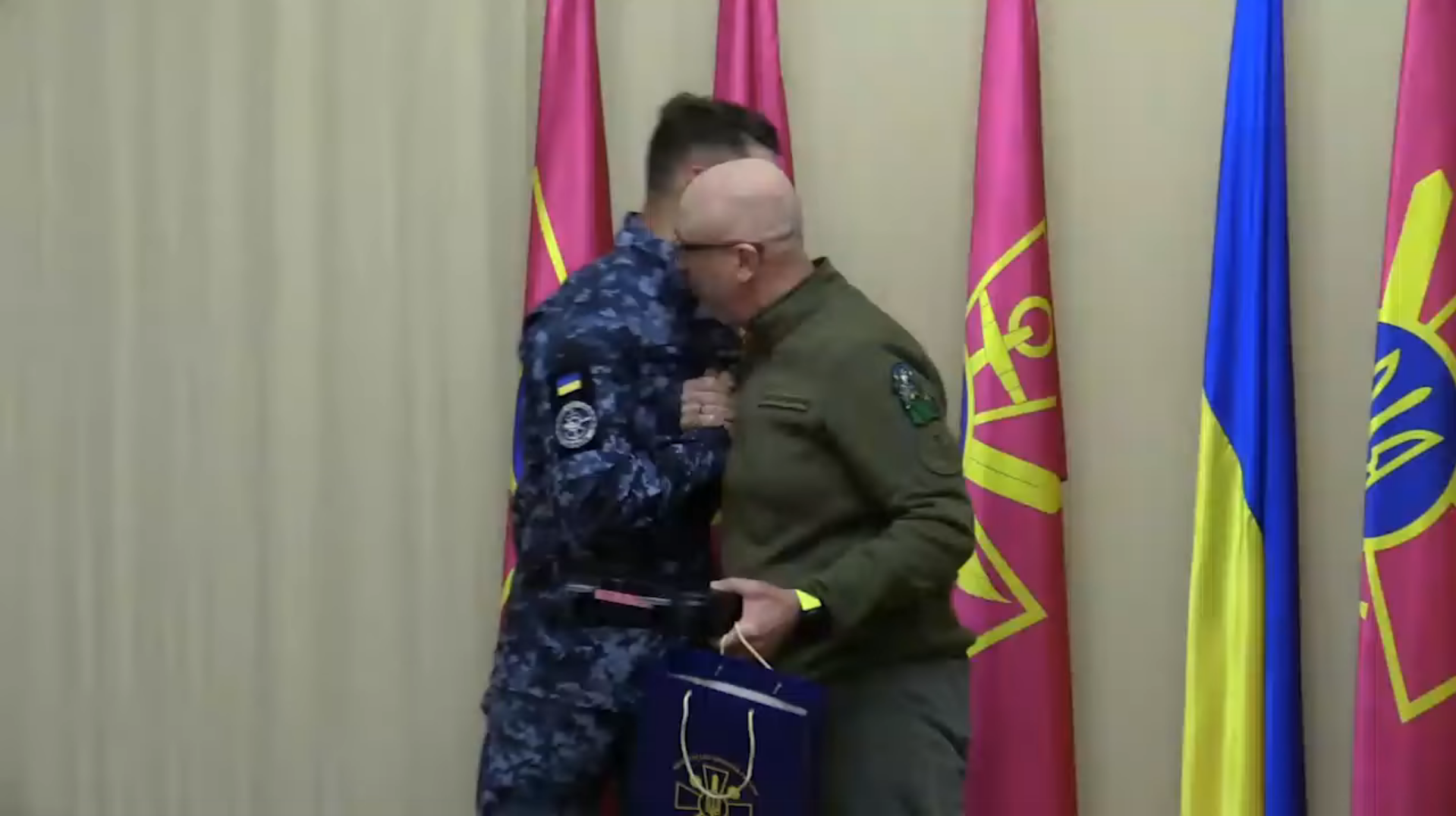 Дмитро Тамілов нагороджений іменною вогнепальною зброєю