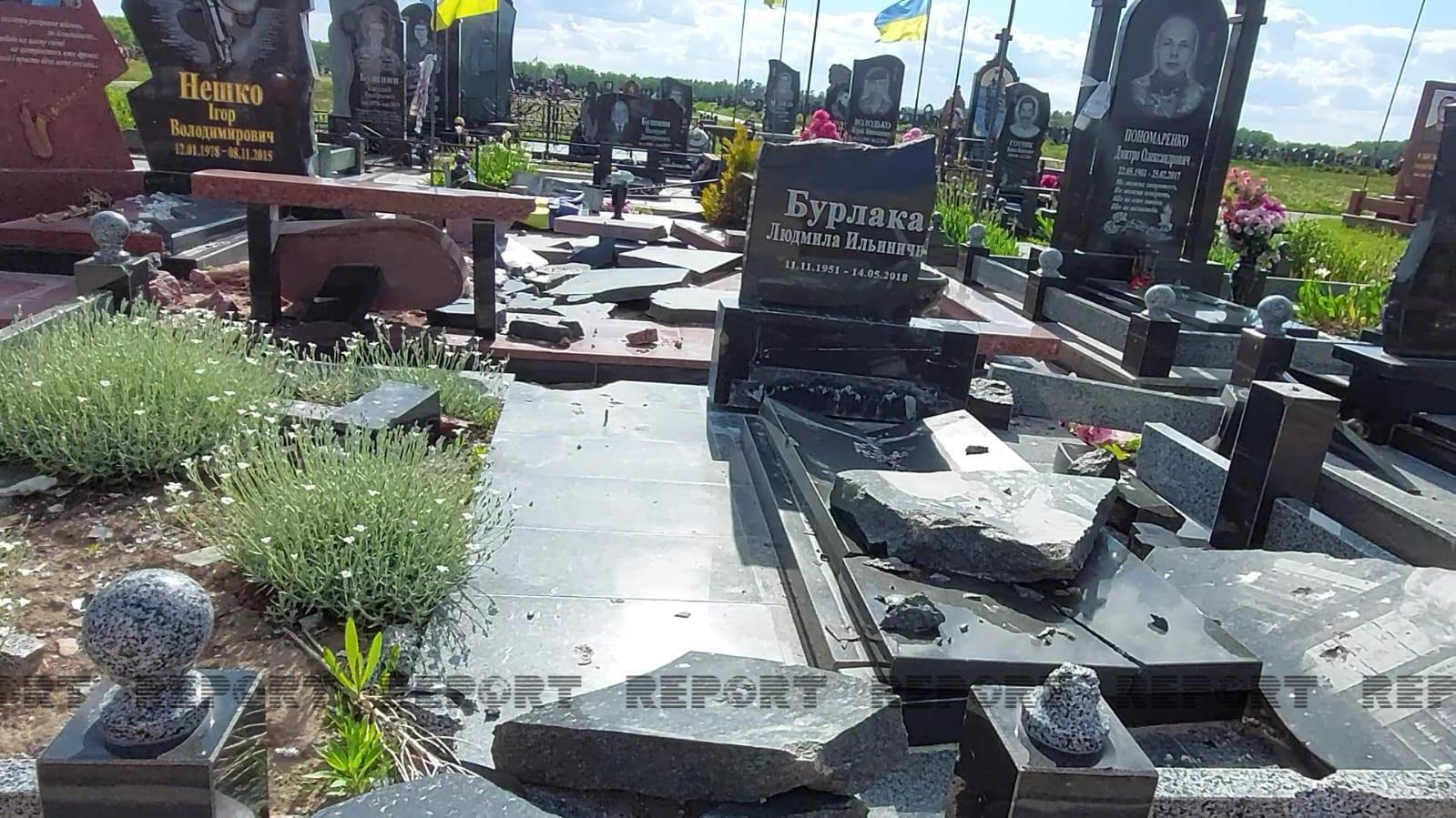 На Чернігівщині окупанти зруйнували могили українських героїв
