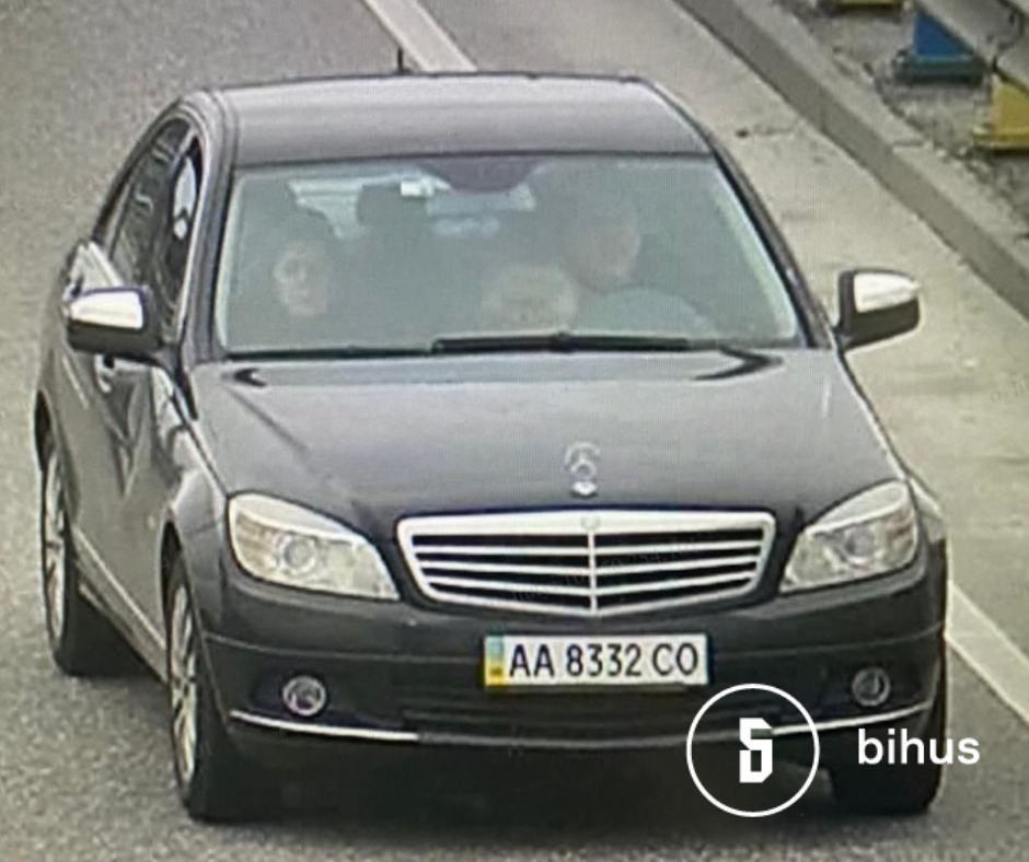 Кобец убегает из Украины на машине жены.