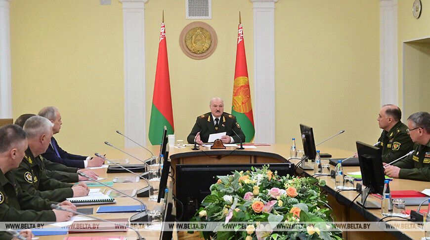 Лукашенко во время совещания