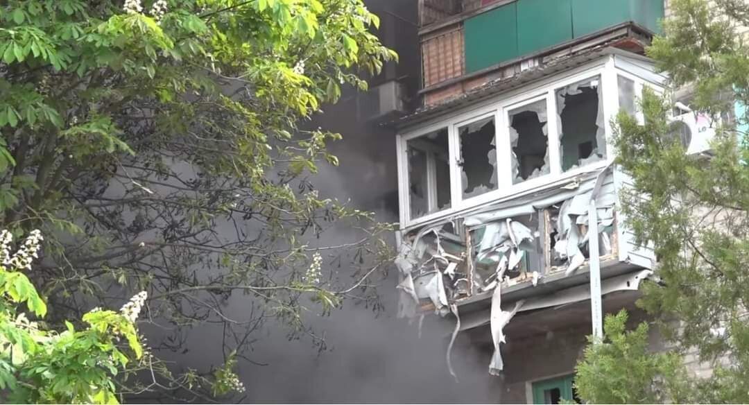 Балкон жителей Луганской области после обстрела