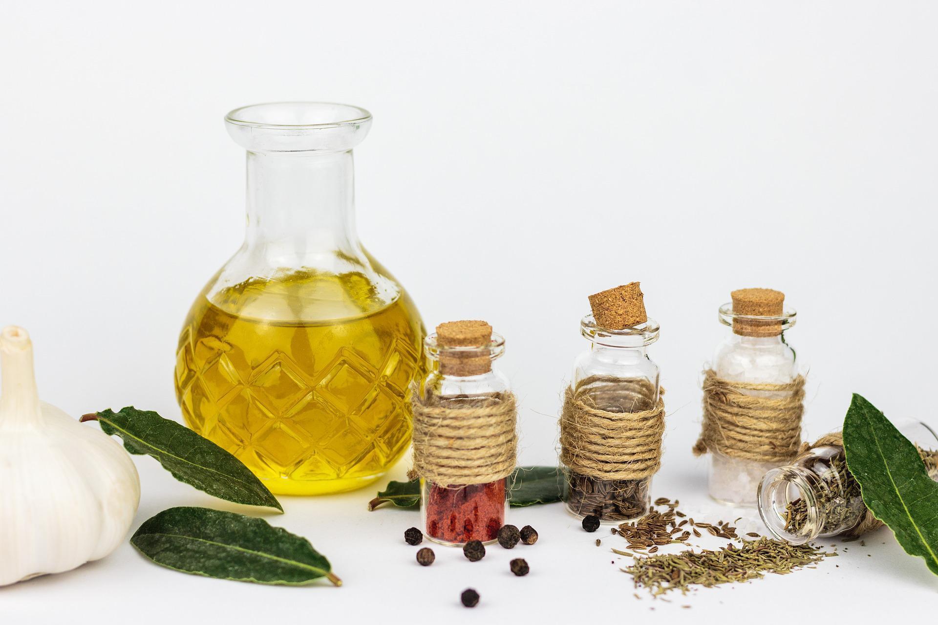 Оливкова олія та приправи