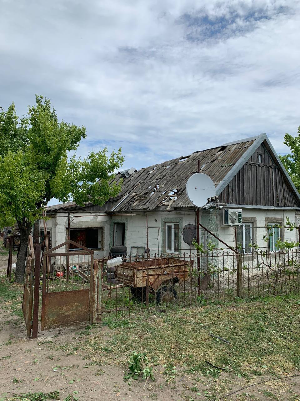 Оккупанты обстреляли села на Запорожье, повреждены дома: есть пострадавшие. Фото