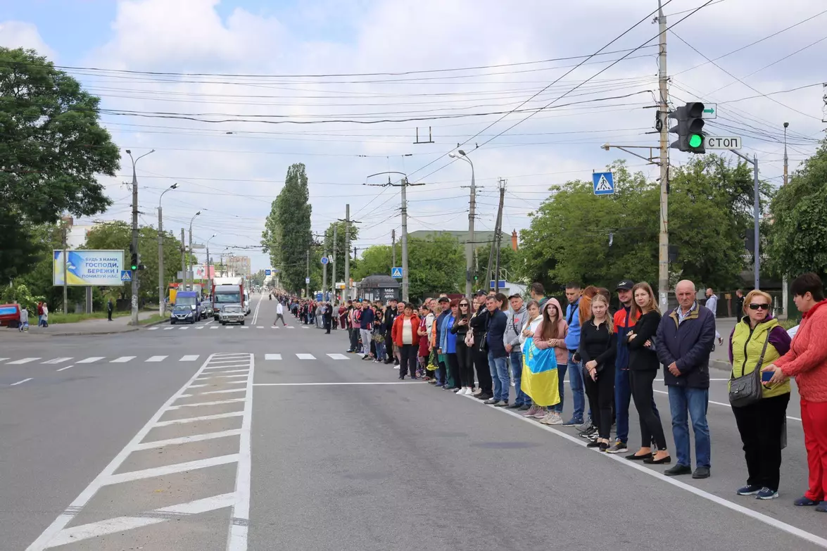 Героїв привезли 28 травня