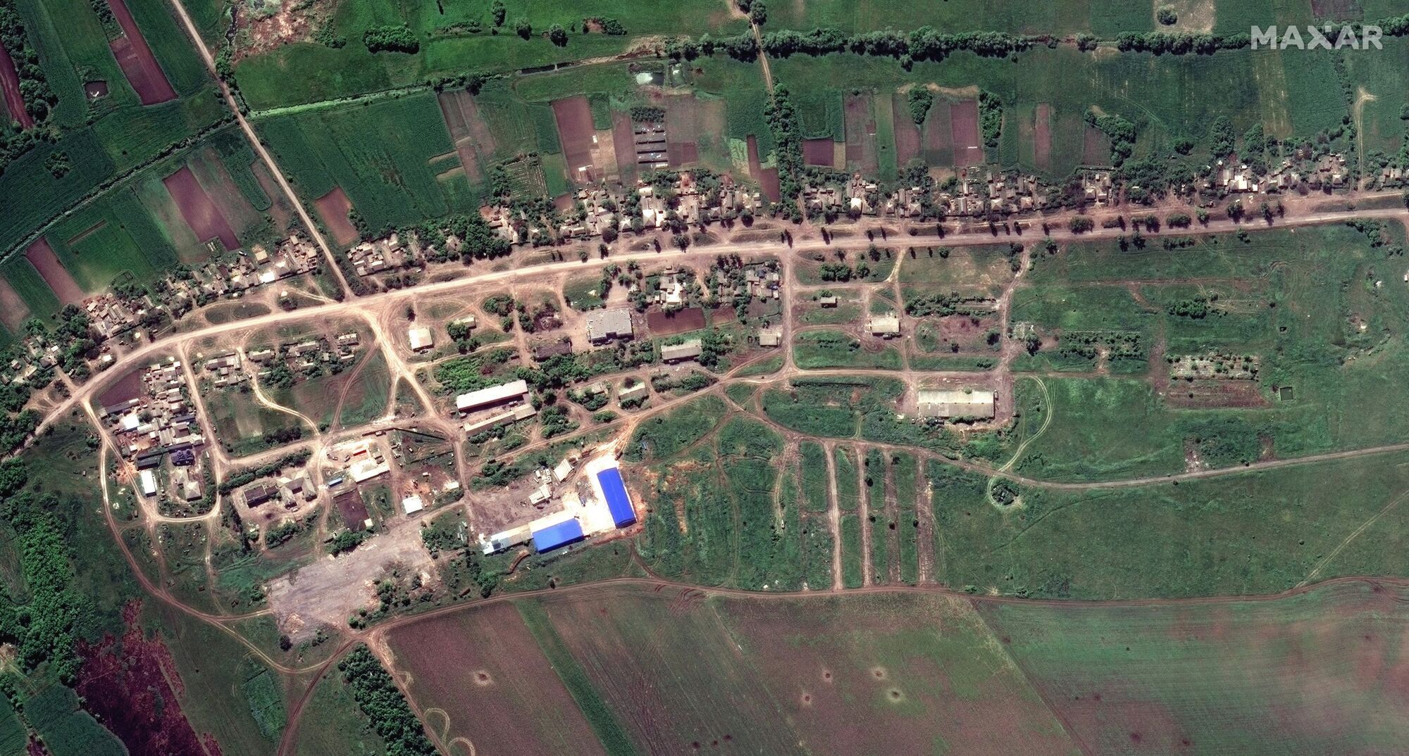 Поблизу міста Лиман Донецької області розташовано військову техніку окупантів.