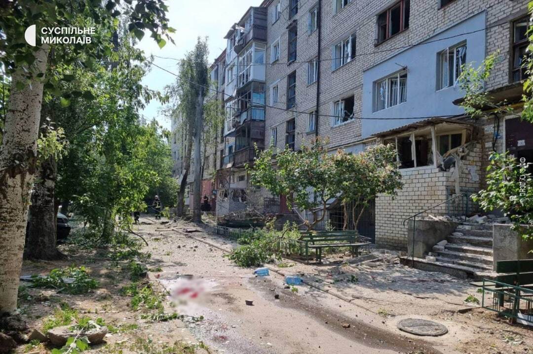 Рашисты ударили по жилой застройке в одном из районов Николаева