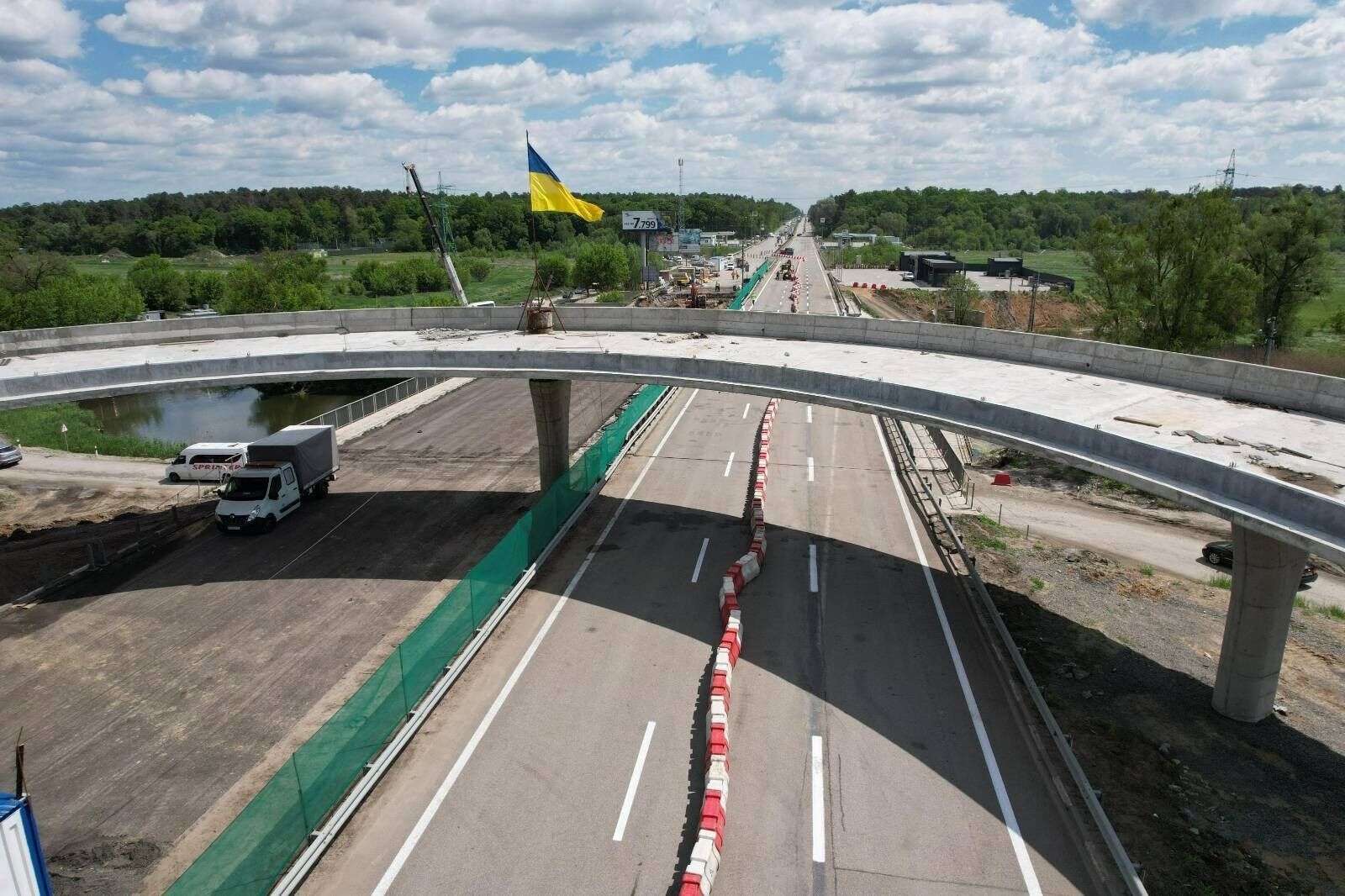 Под Киевом восстановили мост через Ирпень, взорванный при наступлении оккупантов. Фото