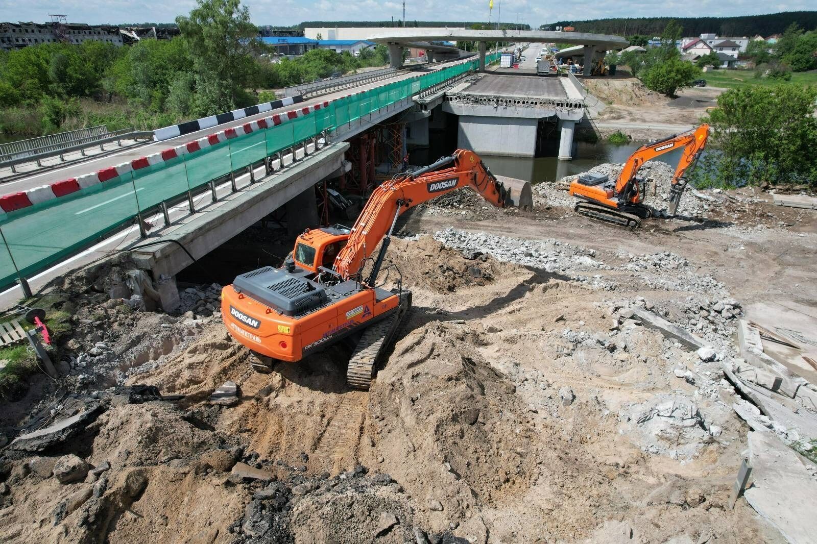 Под Киевом восстановили мост через Ирпень, взорванный при наступлении оккупантов. Фото