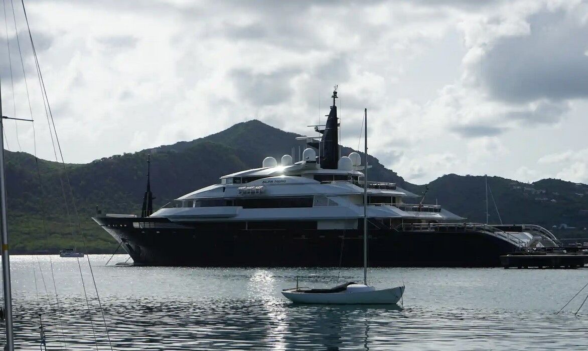 В акваторії Карибського моря бачили яхту Alfa Nero, яку вважають пов'язаною з російським мільярдером Андрієм Гур'євим