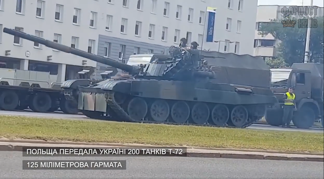 Польша передала ВСУ 200 танков Т-72
