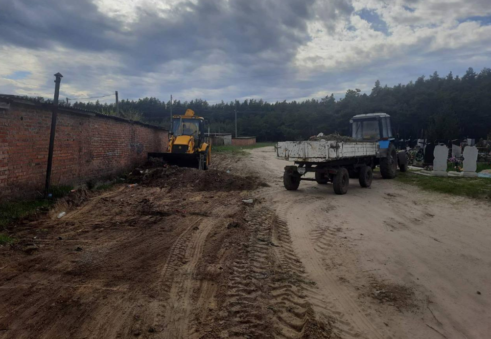 Вже понад 100 кілометрів трас області очищено від спаленої техніки та інших наслідків воєнних дій