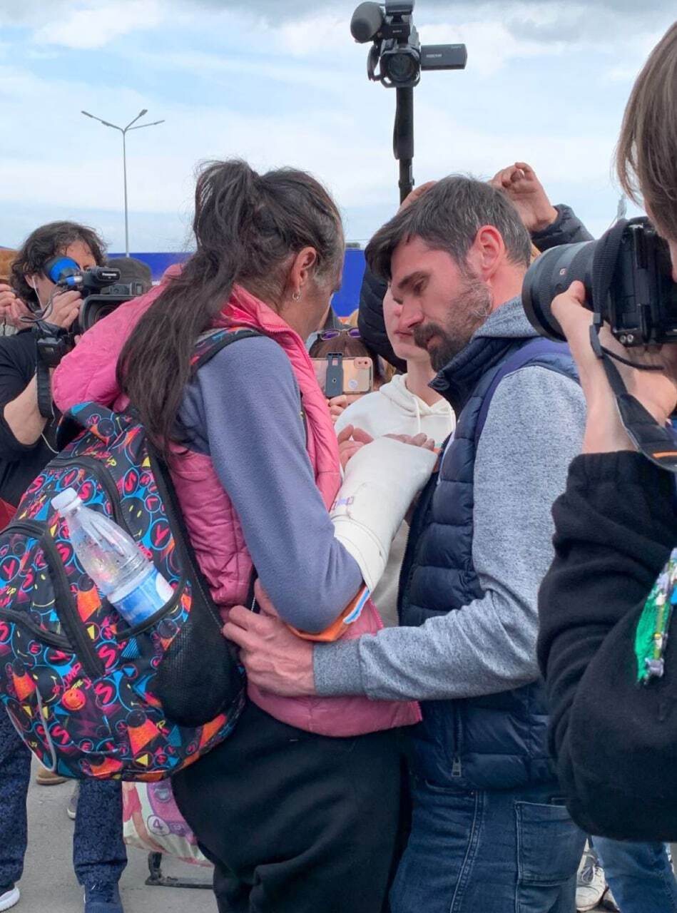 Женщина вместе с другими эвакуированными прибыла в Запорожье