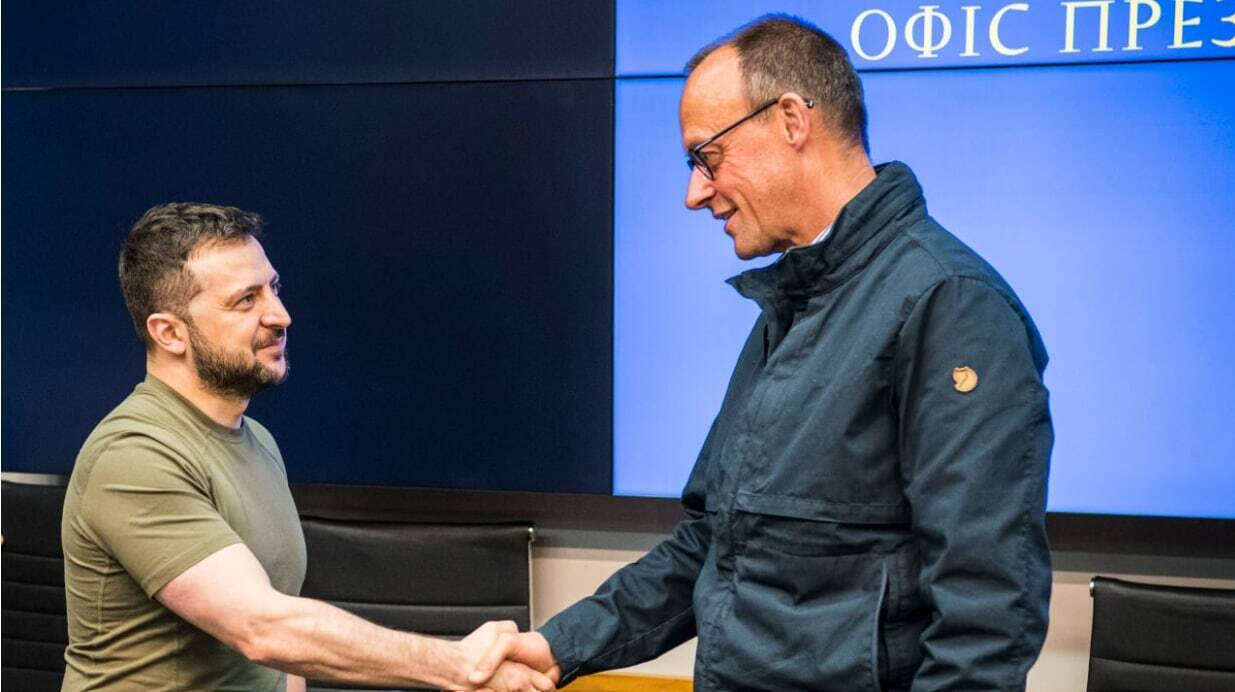 Лидер "партии Меркель", раскритиковавший Шольца, приехал в Киев и встретился с Зеленским