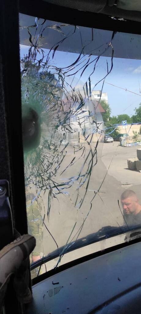 Рашисты обстреляли эвакуационный транспорт, направлявшийся, чтобы вывезти мирных жителей Луганщины из-под обстрелов