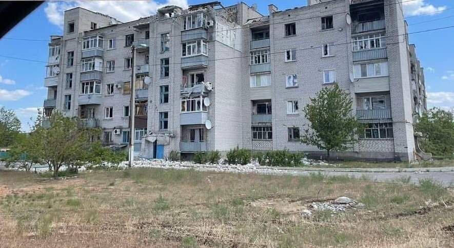 На Луганщине противник разрушает жилые дома украинцев