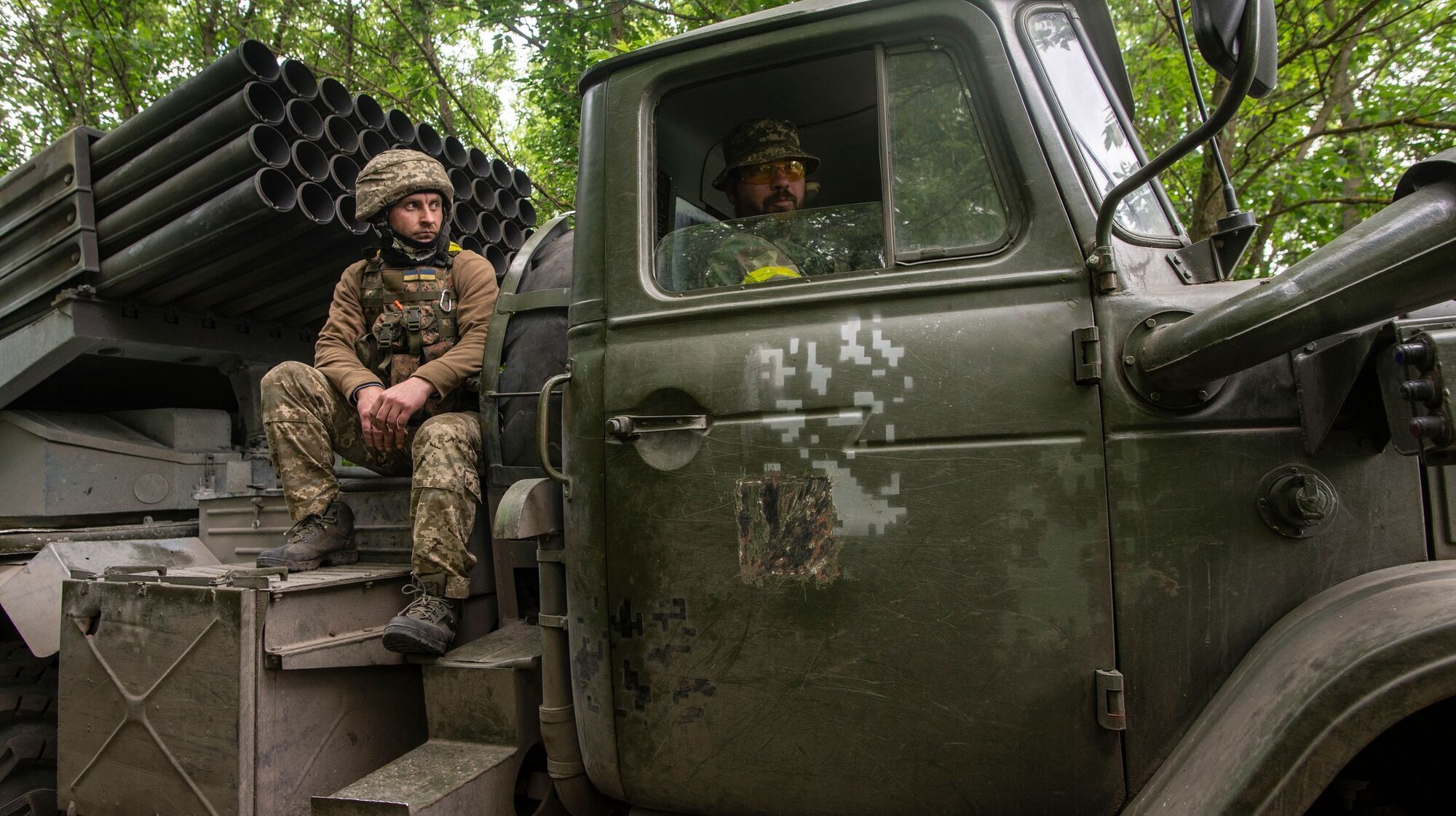 Украинские воины в машине