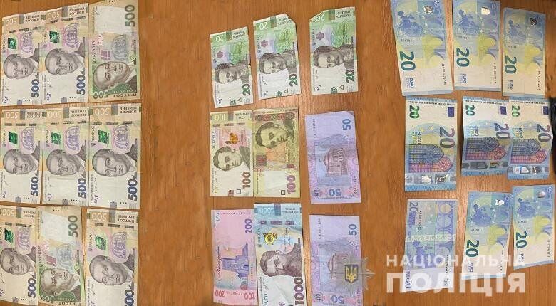 Злоумышленница вынесла 84 тыс. гривен, 1,8 тыс. евро и другое имущество.