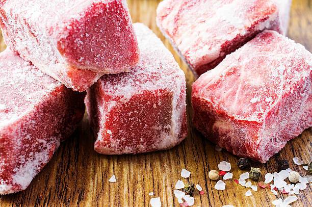 Можно ли греть замороженное мясо в микроволновке