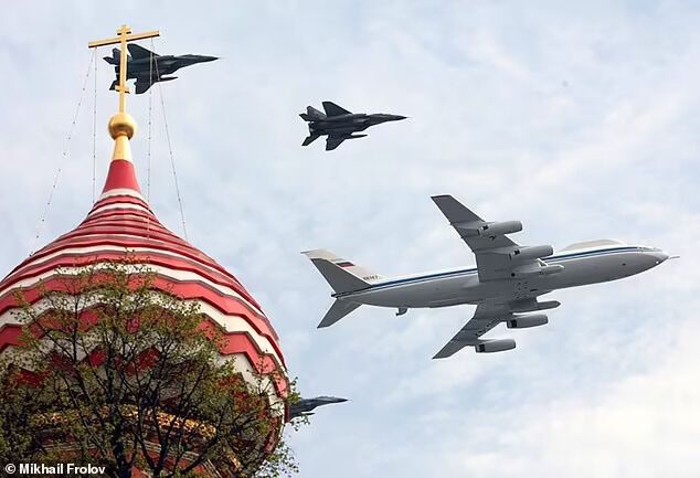 Новое послание Западу от Путина: самолет судного дня заметили над Москвой