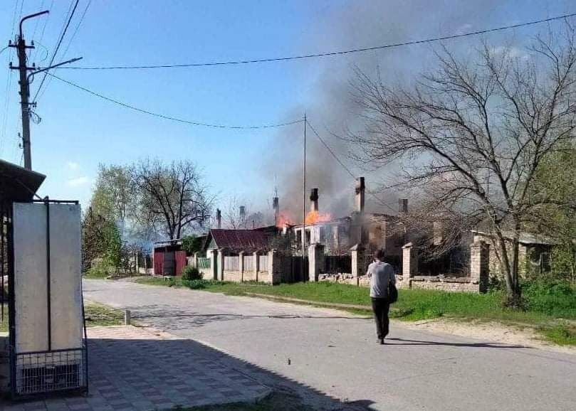 Пожежа в будинку через обстріл