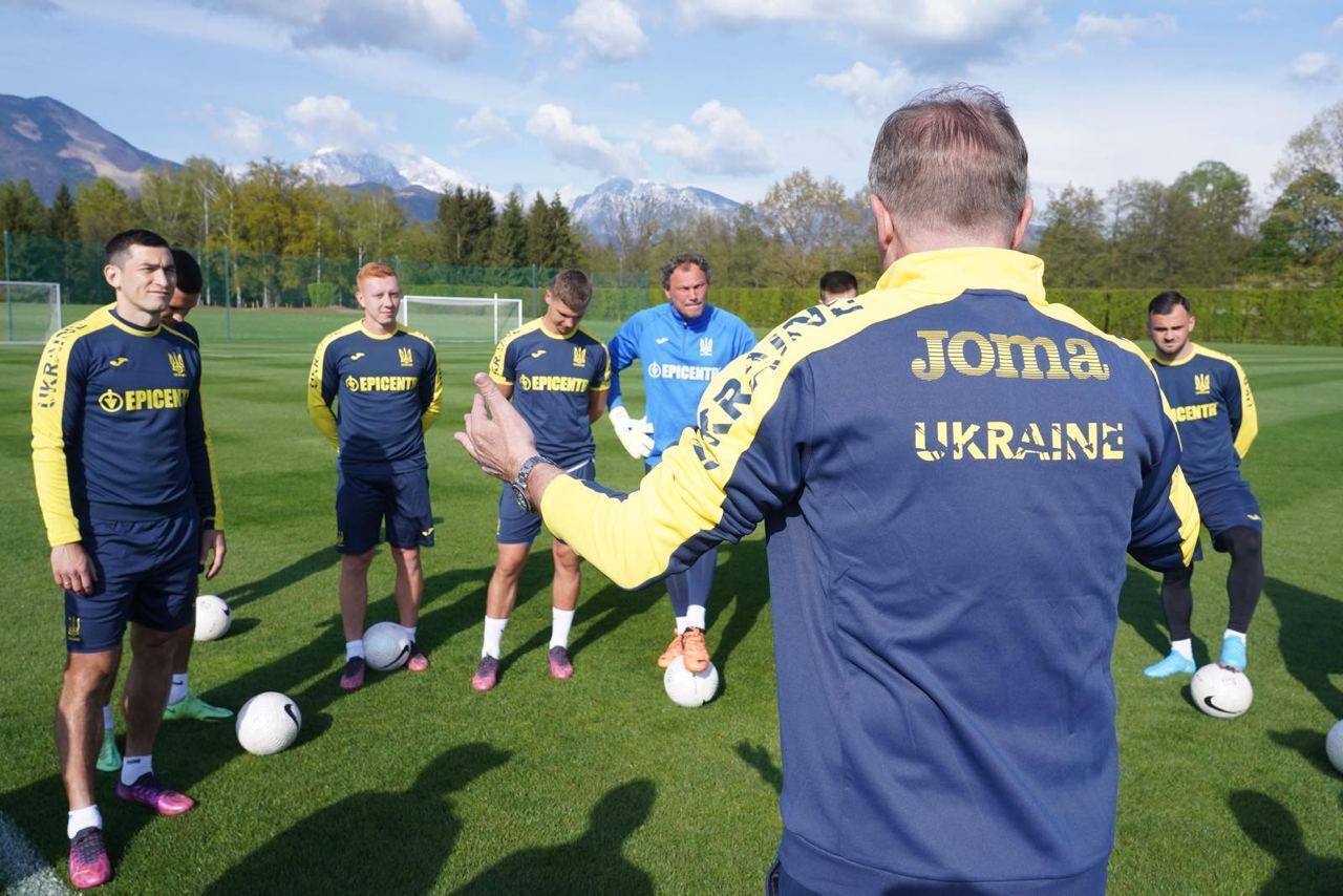 Сборная Украины во время тренировки.