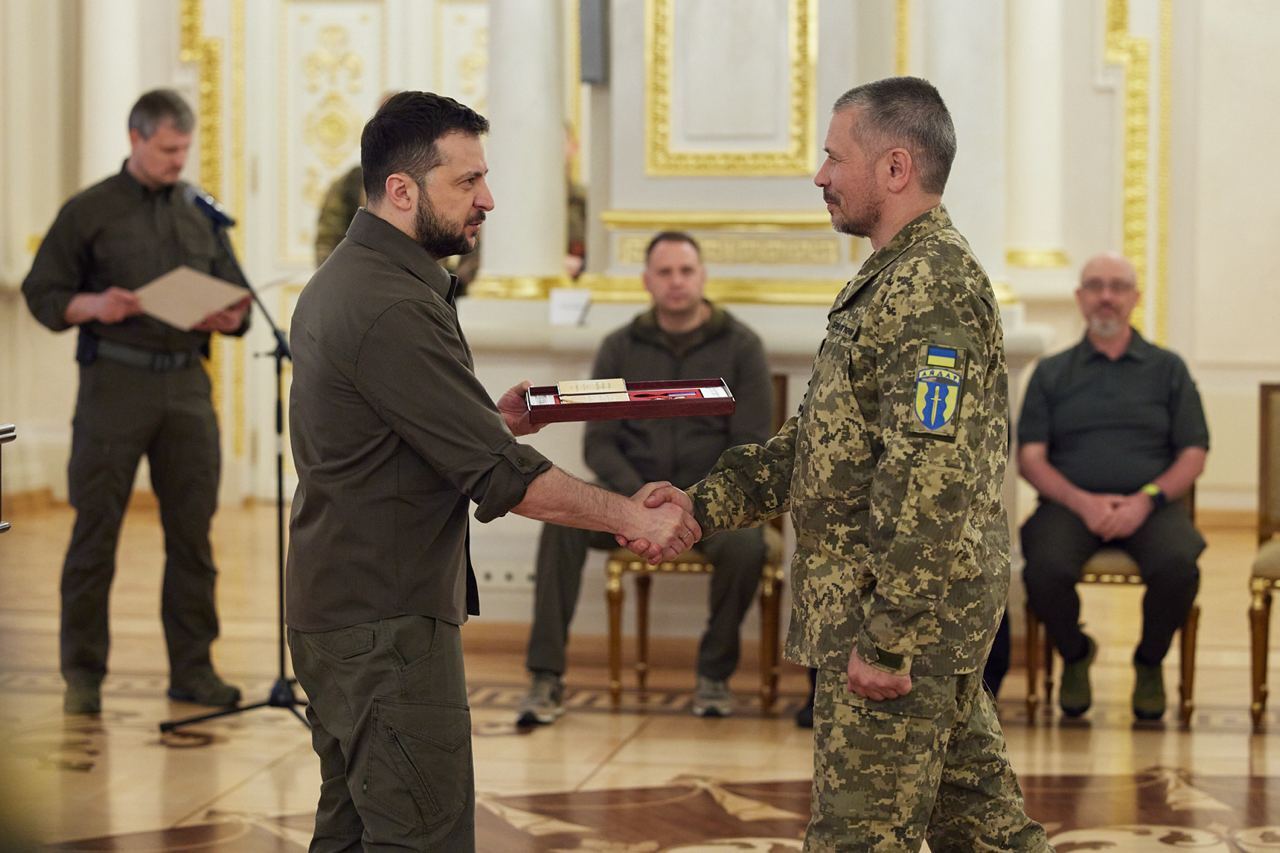 Президент наградил украинских военных