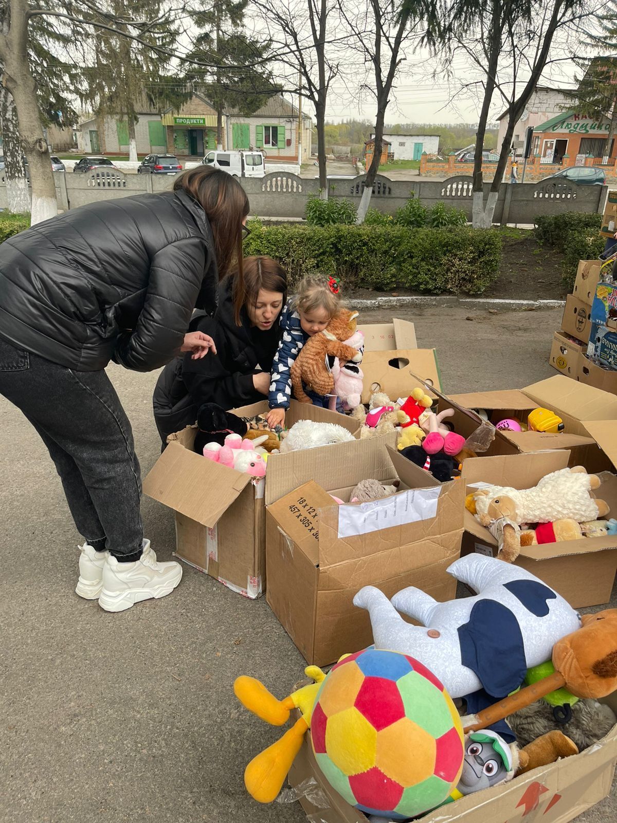 Пострадавшие с оккупированных территорий получили помощь из Британии благодаря украинским волонтерам