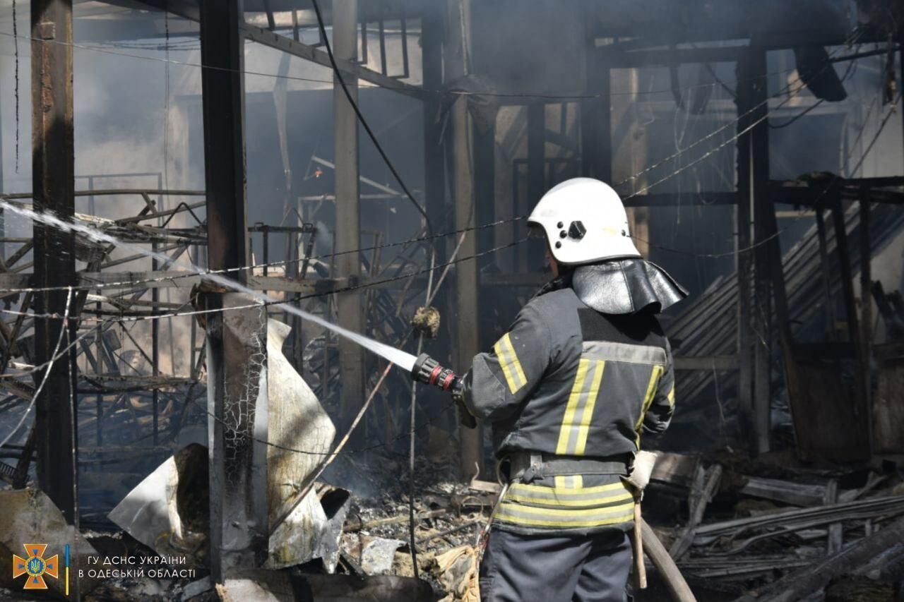 Пожежу на меблевому підприємстві після ракетного удару РФ ліквідовано