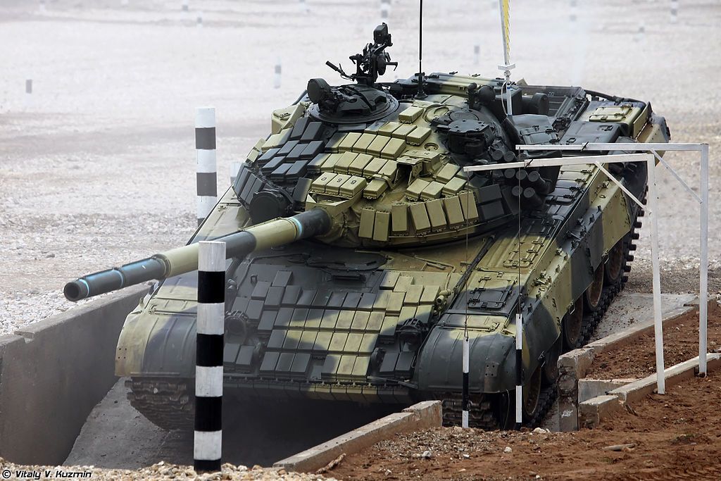 Танк Т-72Б із контейнерами динамічного захисту "Контакт-1"