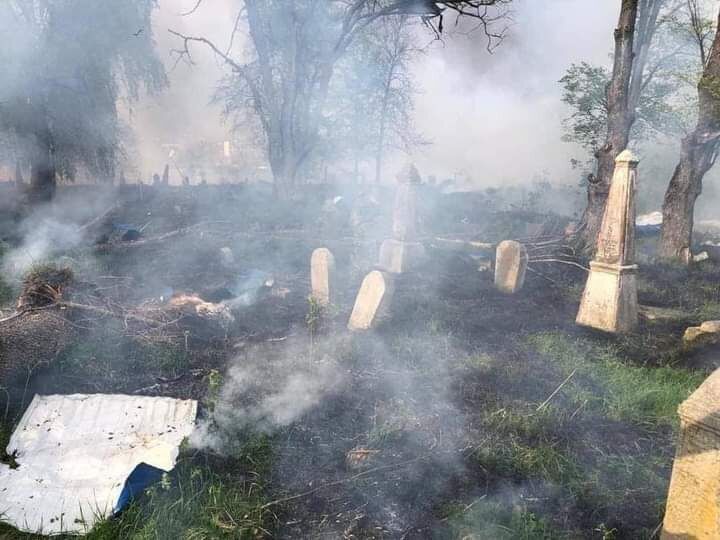 Войска РФ ударили по кладбищу.