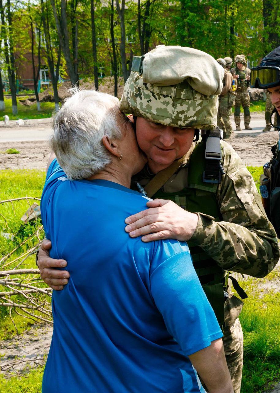 Люди вдячні захисникам, які звільнили Циркуни.