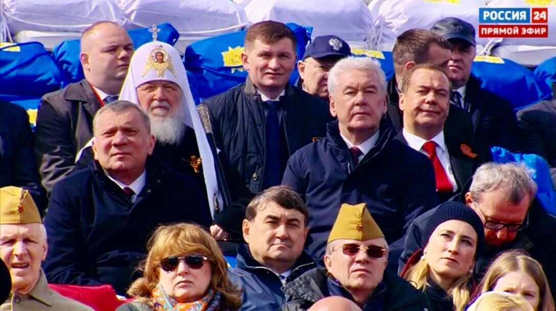 Парад в Москве: Димон спал, Шойгу на ногах, Путин со свертком