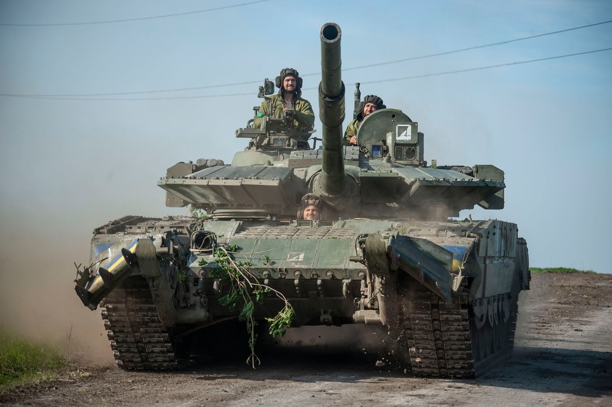 Российским танком управляют украинцы .