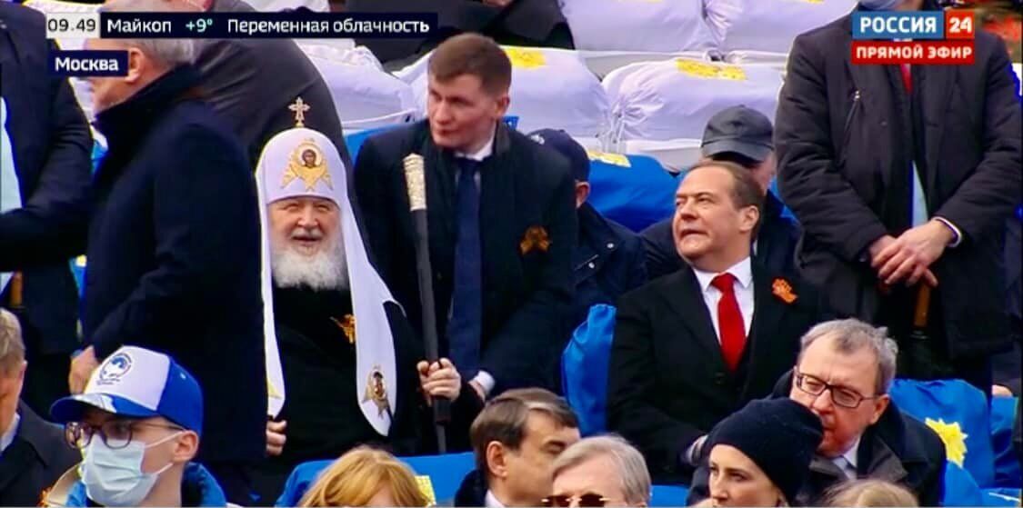 Парад у Москві: Дімон спав, Шойгу на ногах, Путін з пакунком