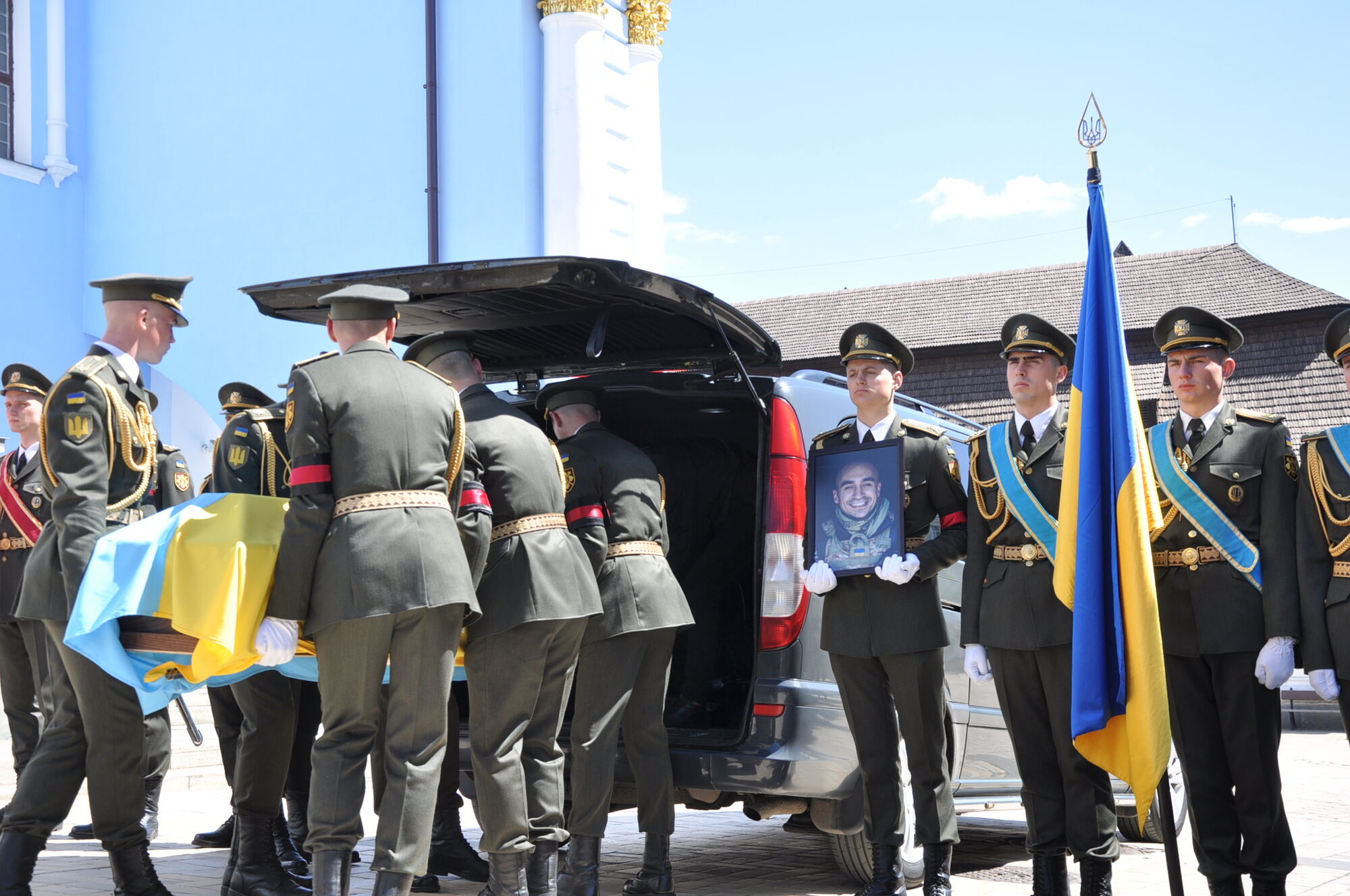 Поховали Махова на Берковецькому цвинтарі в Києві.