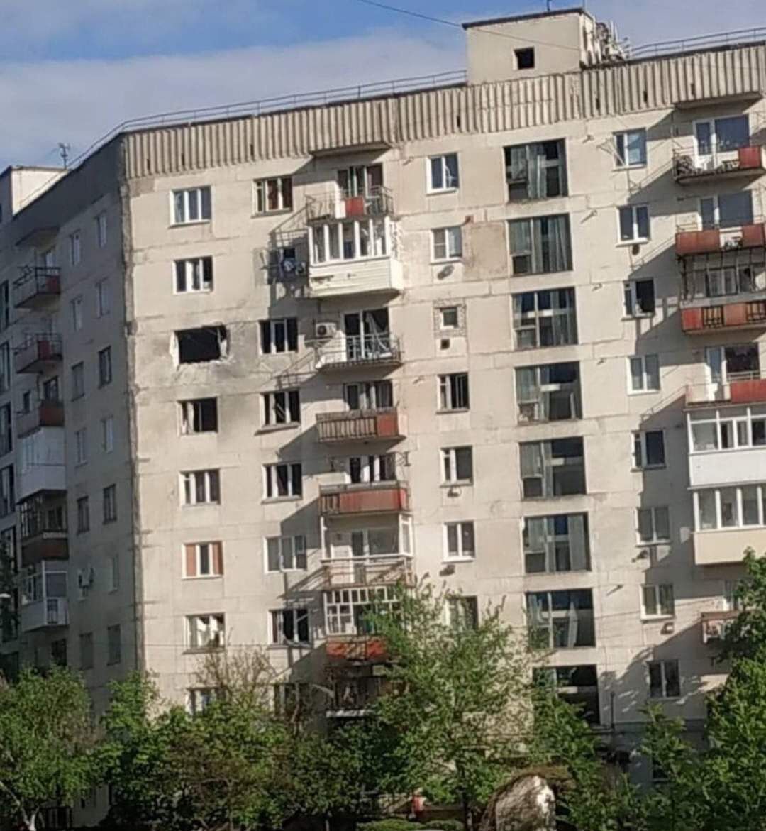 Оккупанты за сутки 8 мая 24 раза обстреливали жилые кварталы на Луганщине
