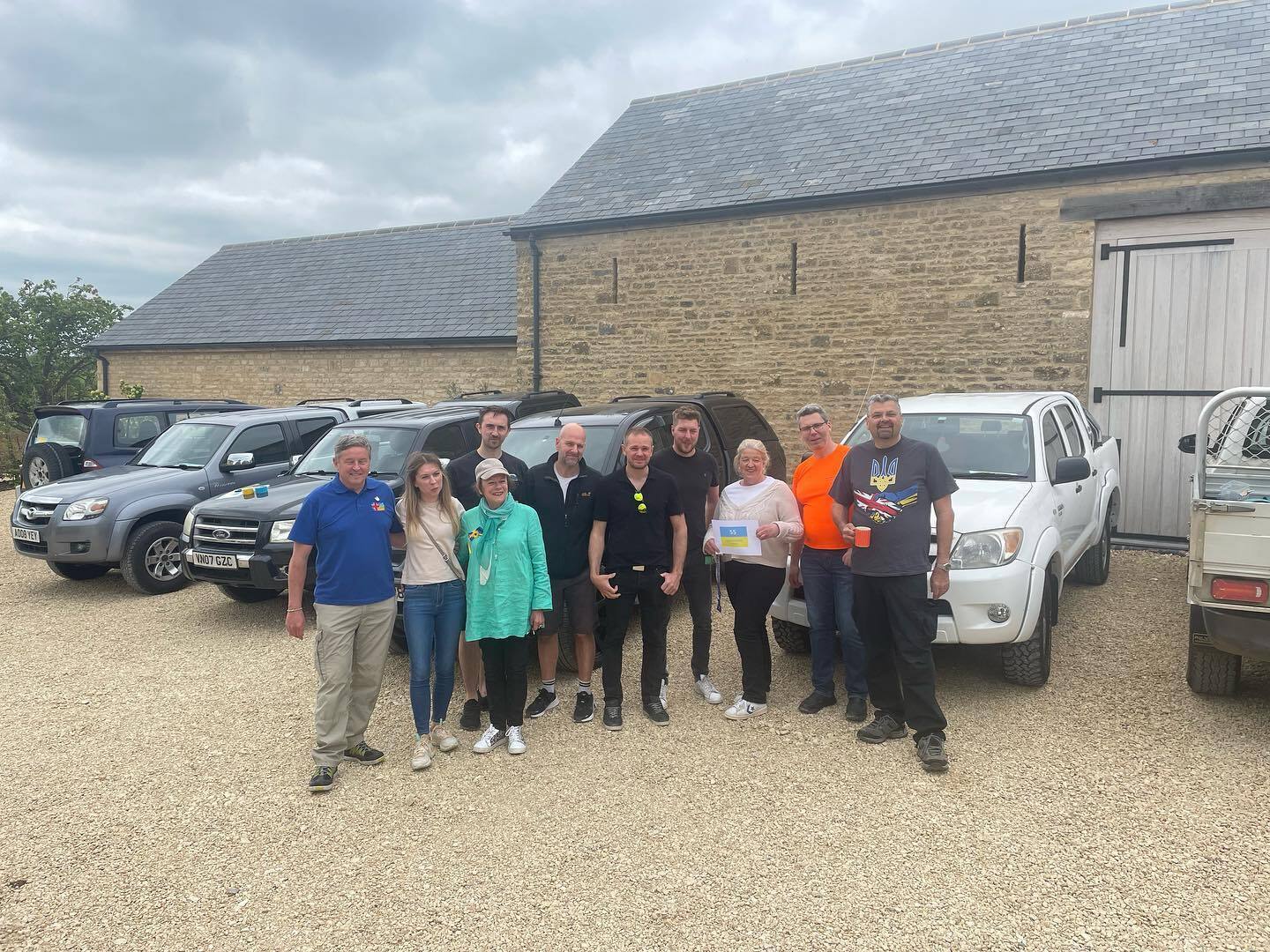 Джеремі Кларксон передав Україні позашляховики.