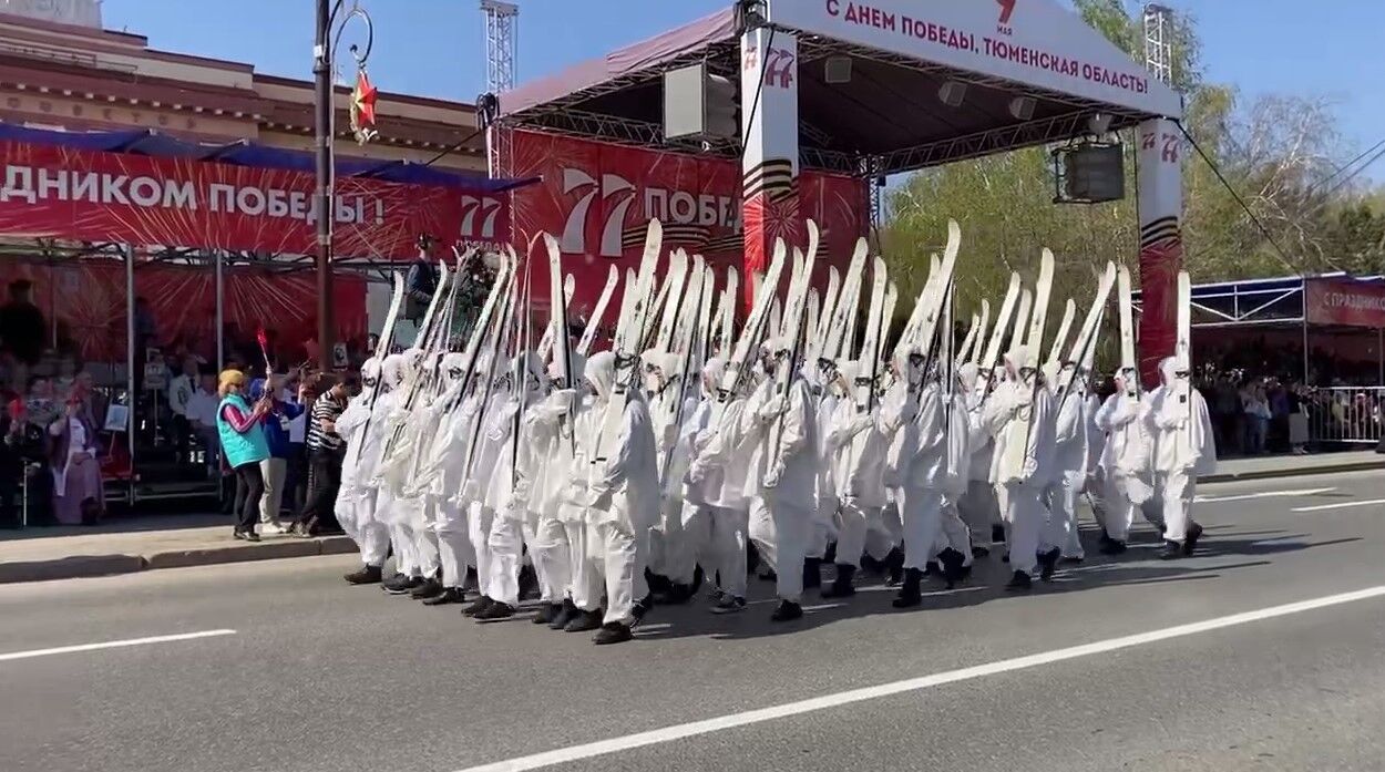Лыжники появились на параде 9 мая в Тюмени