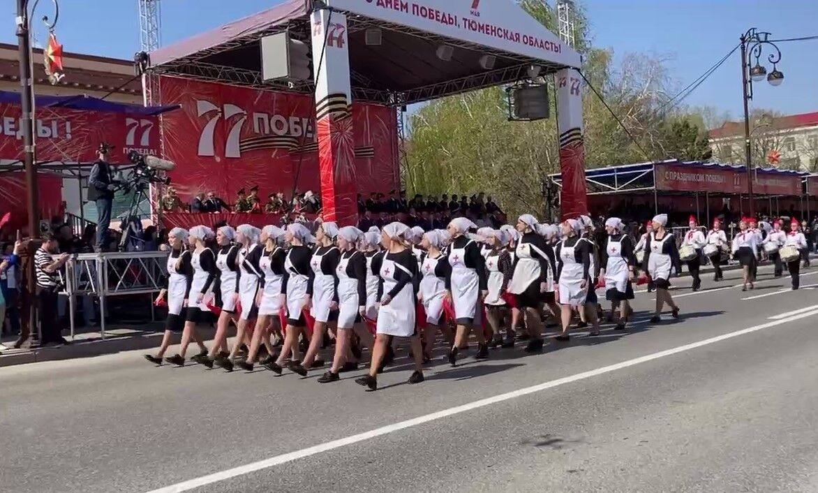 Хода медсестер на параді в Тюмені