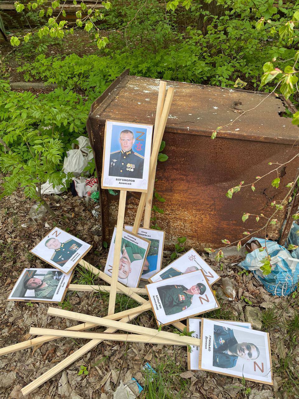 До викинутих дідів приєдналися портрети загиблих в Україні окупантів