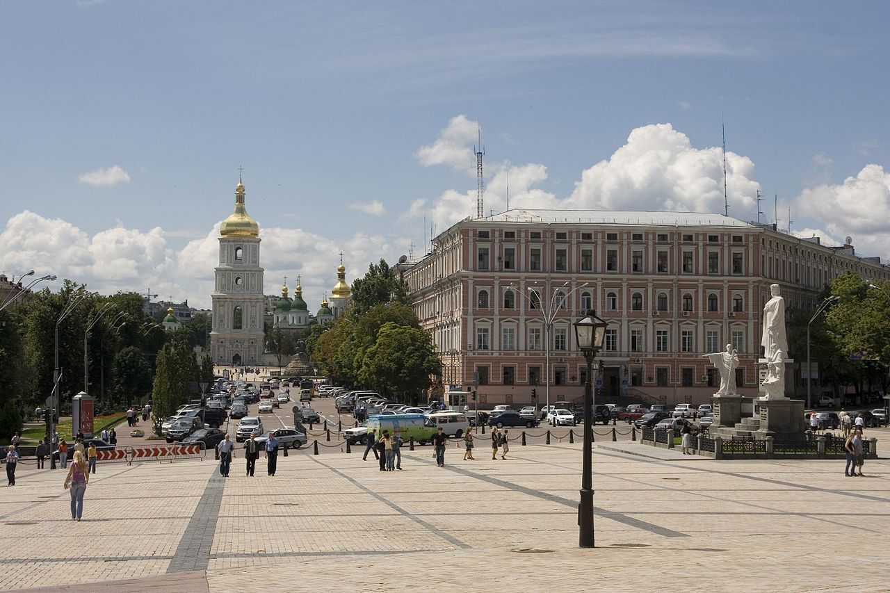 Площадь в наши дни.