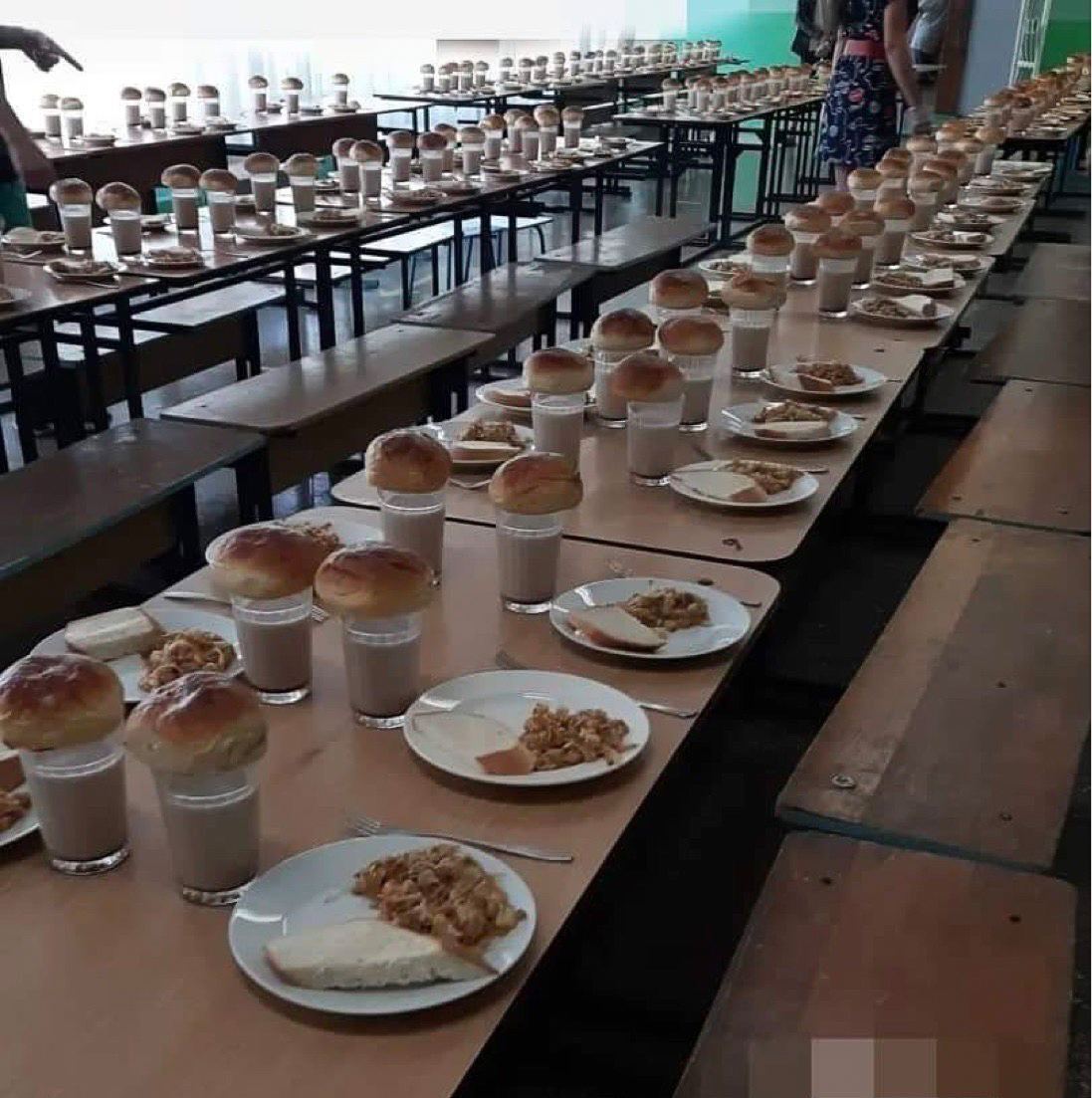 Харчування для школярів, яке організували окупанти.