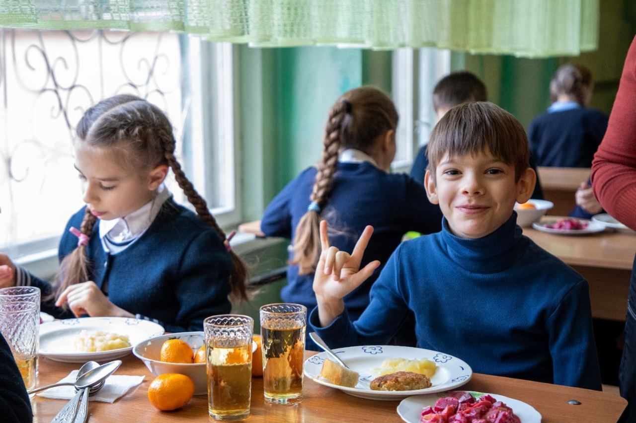 Такой была еда в школах Мариуполя до прихода "русского мира".