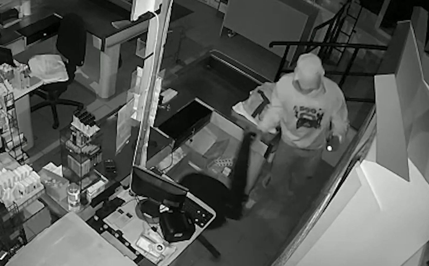 Момент крадіжки зафіксували камери відеоспостереження.