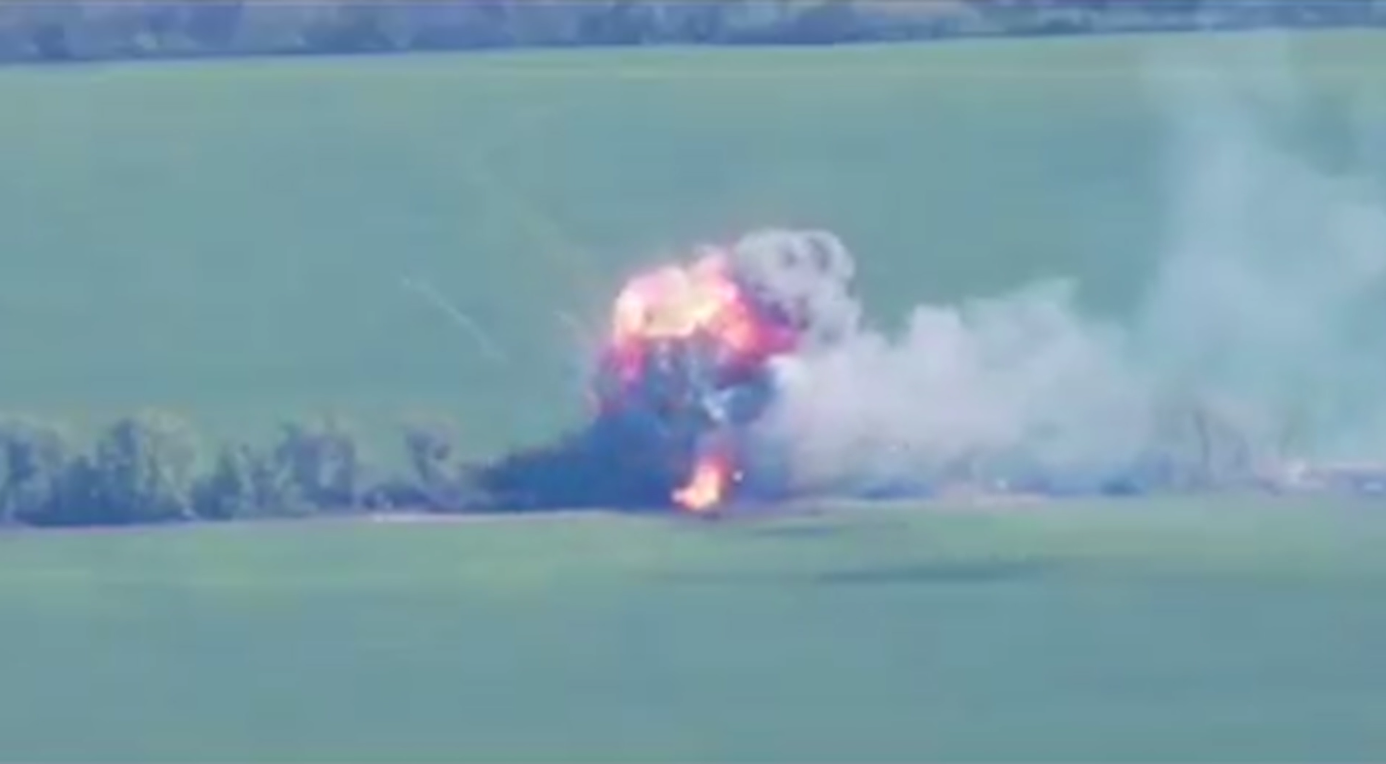 Украинские артиллеристы уничтожают врага