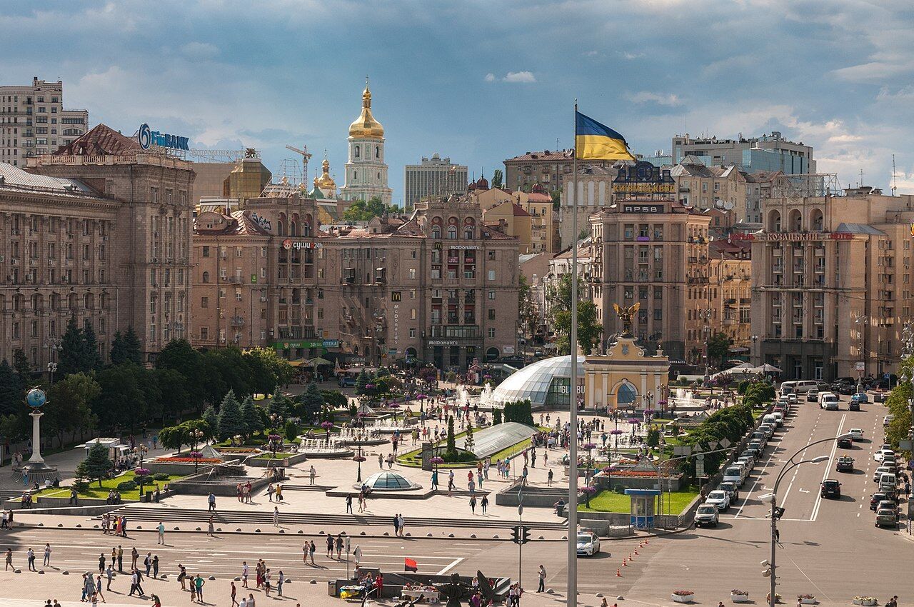У мережі показали, як виглядав Майдан Незалежності в Києві наприкінці 1950-х років. Архівне фото