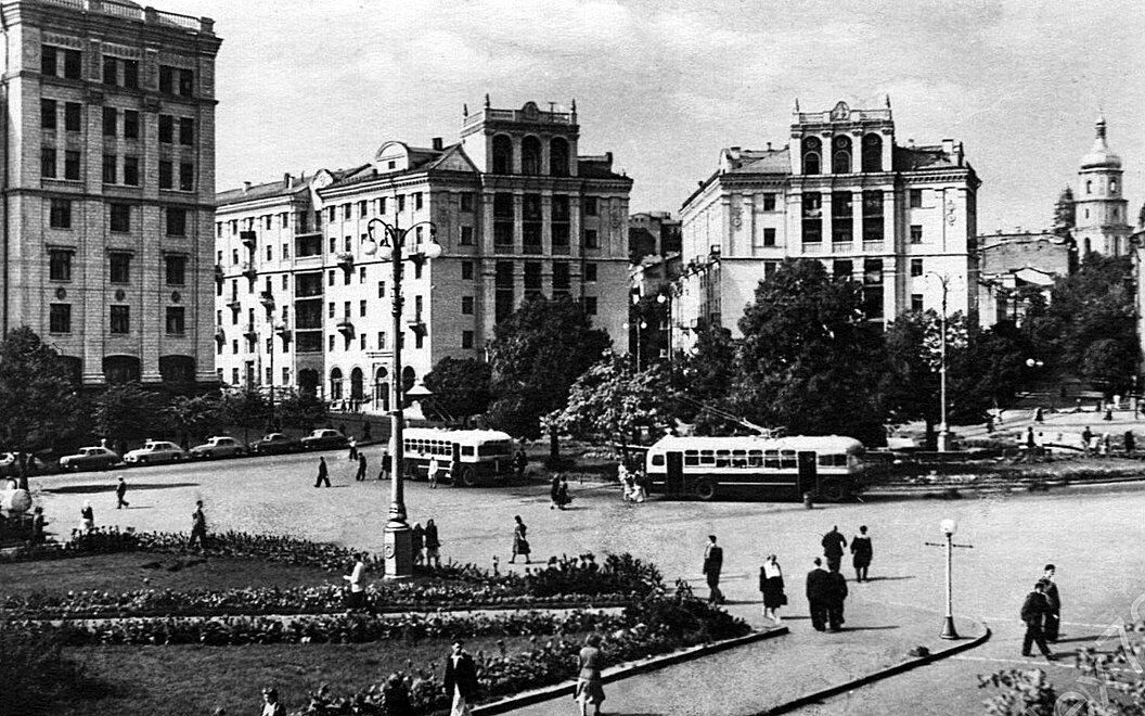 В сети показали, как выглядел Майдан Незалежности в Киеве в конце 1950-х годов. Архивное фото